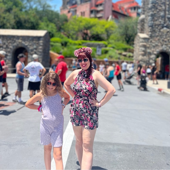 SHEIN Floral Halter Neck Romper - Picture 3 of 11